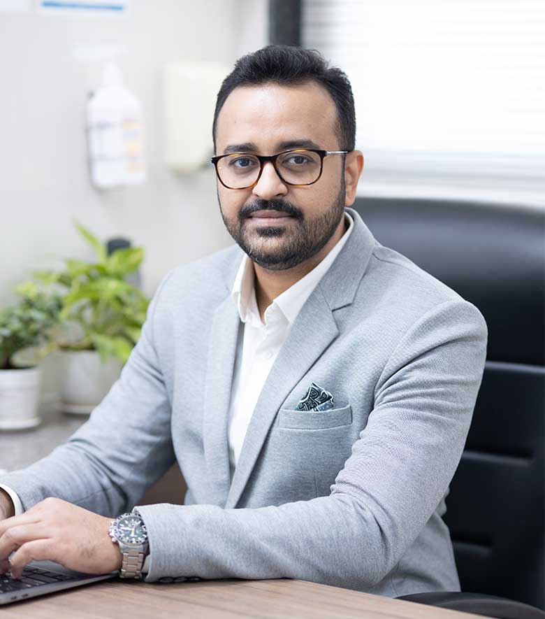 Dr Maunil Shah MBBS, CTCCM, IDCCM, FCCS​ Doctor Ahmedabad